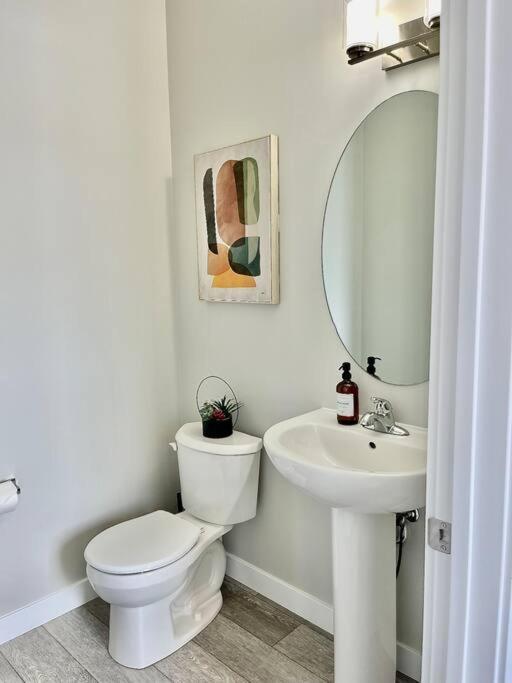 Edith Green Duplex YYC 외부 사진